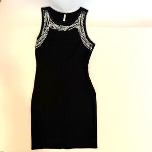 IISLI Elegant Black Sleeveless Dress with Rhinestone Accents